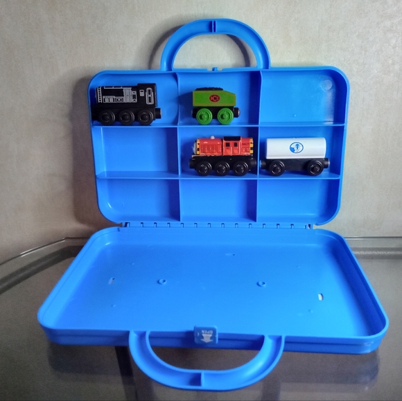 Vintage Thomas the Tank Engine & Friends storage case w/ 4 wooden train pieces - Picture 3 of 16